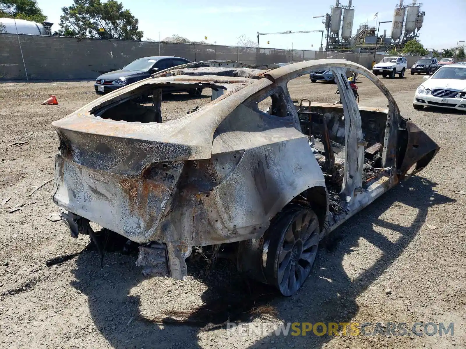 4 Photograph of a damaged car 5YJYGDEF7LF034395 TESLA MODEL Y 2020