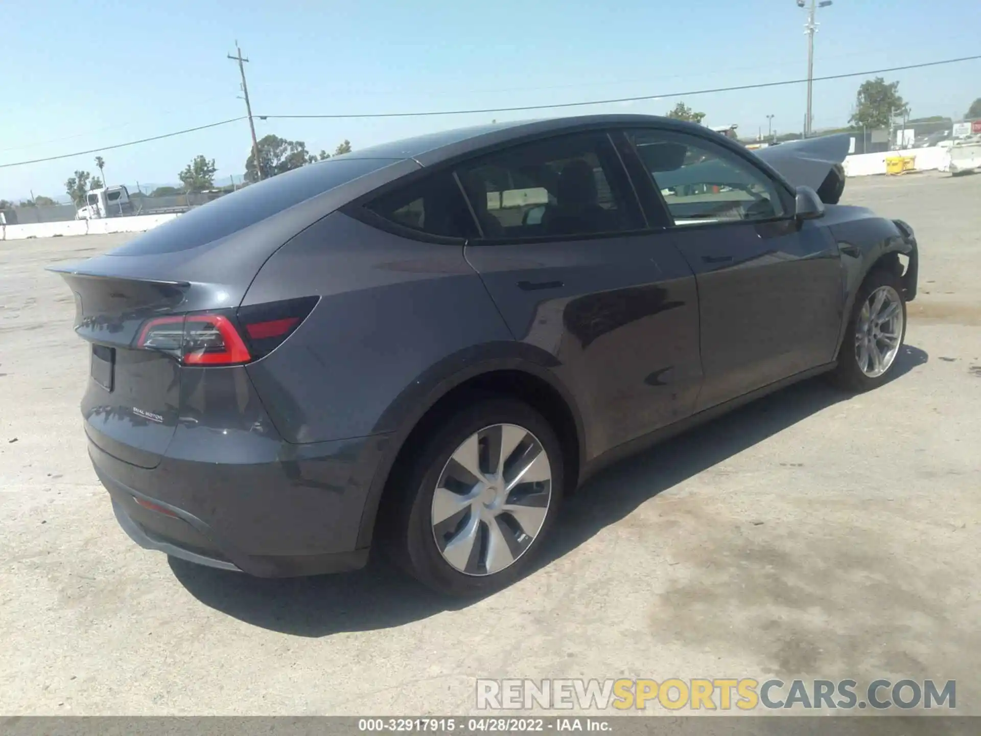 4 Photograph of a damaged car 5YJYGDEF7LF039029 TESLA MODEL Y 2020