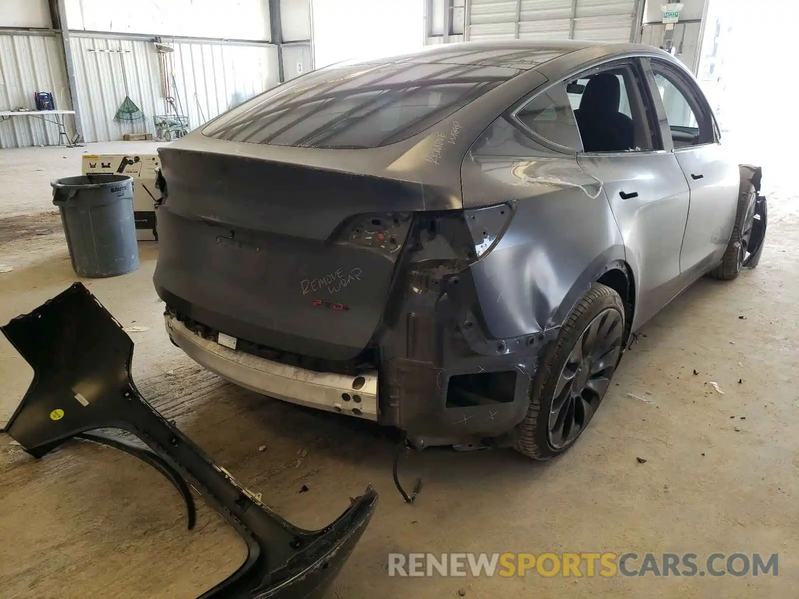 4 Photograph of a damaged car 5YJYGDEFXLF000287 TESLA MODEL Y 2020