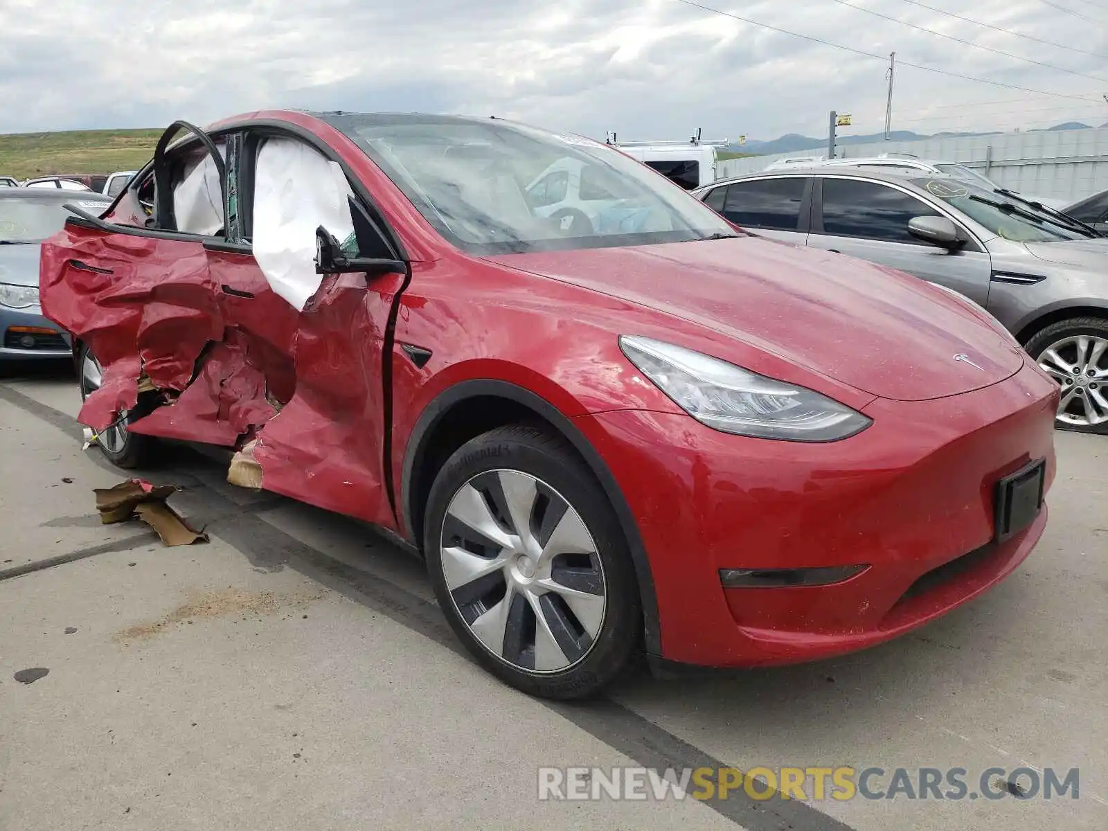 1 Photograph of a damaged car 5YJYGAED2MF142681 TESLA MODEL Y 2021