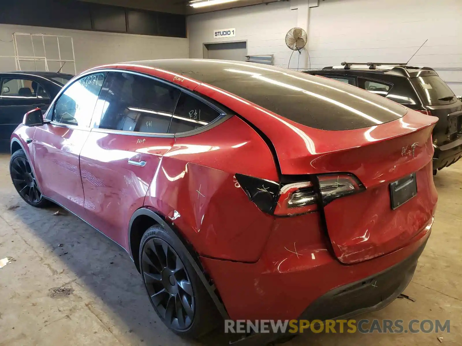 3 Photograph of a damaged car 5YJYGAED4MF115899 TESLA MODEL Y 2021