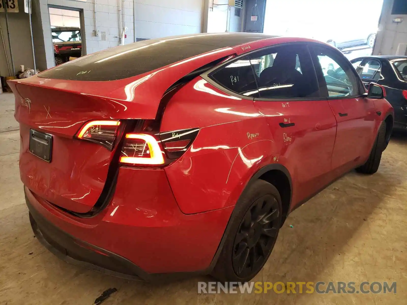 4 Photograph of a damaged car 5YJYGAED4MF115899 TESLA MODEL Y 2021