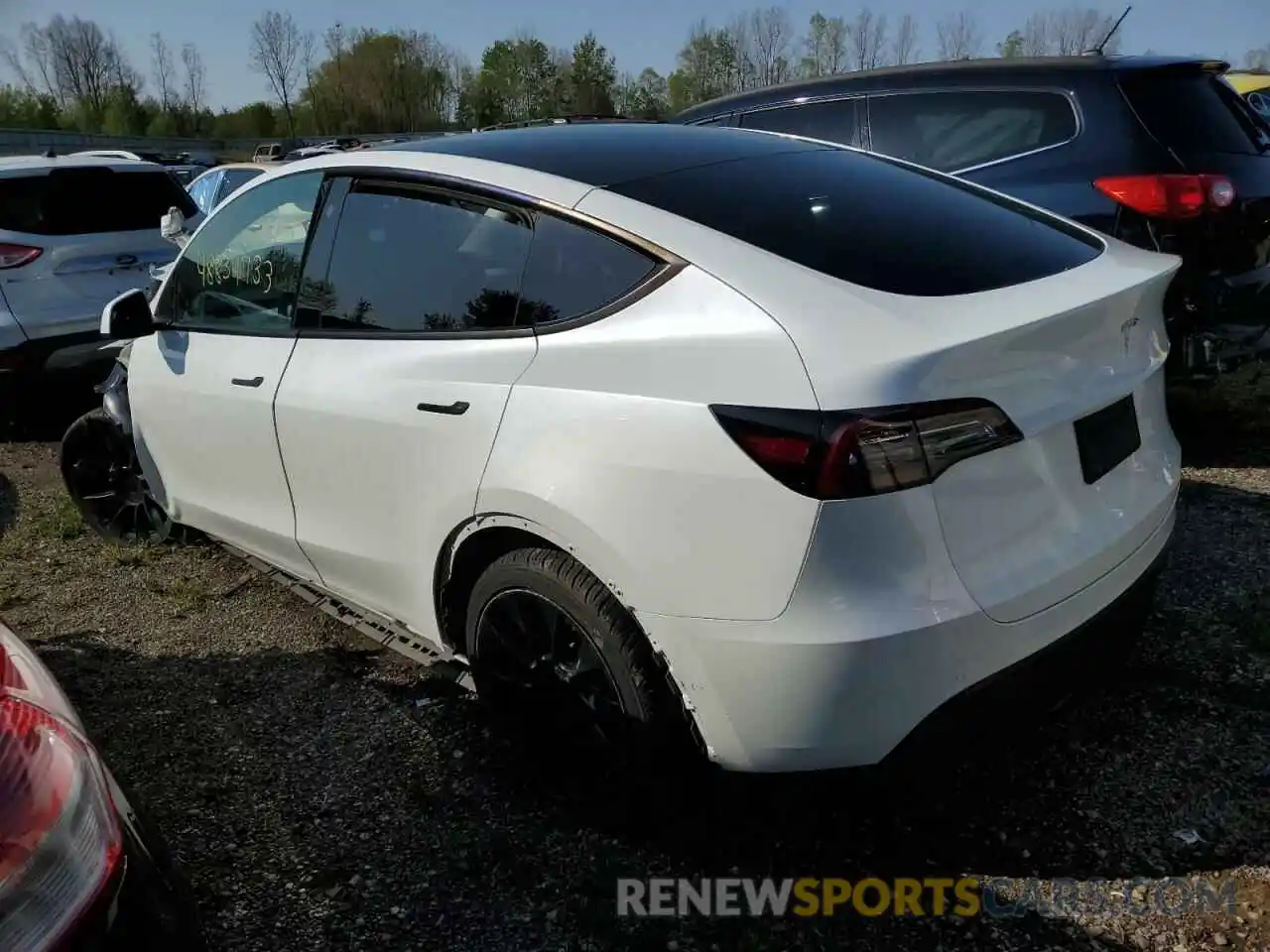 2 Photograph of a damaged car 5YJYGAED4MF210771 TESLA MODEL Y 2021