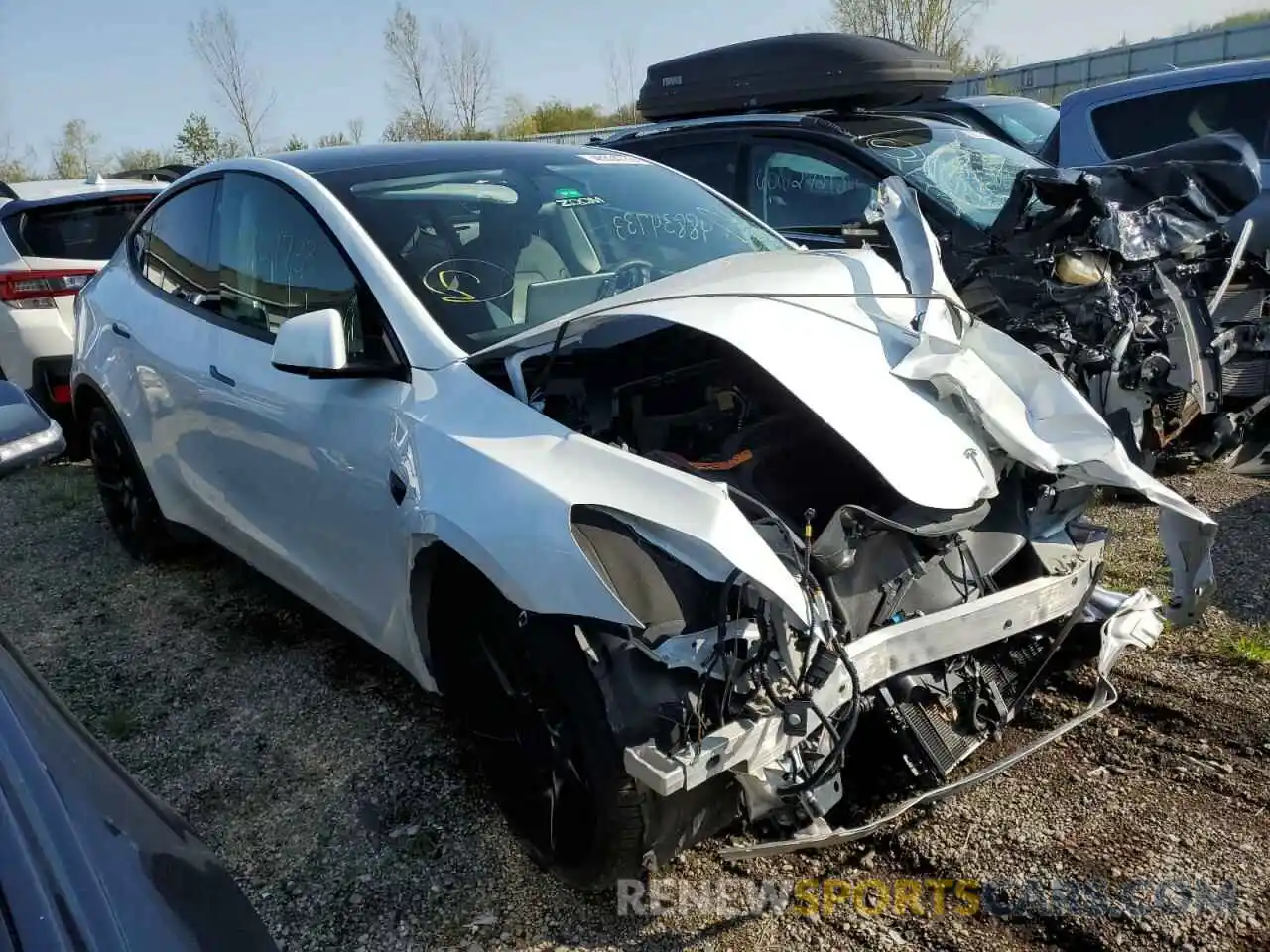 4 Photograph of a damaged car 5YJYGAED4MF210771 TESLA MODEL Y 2021