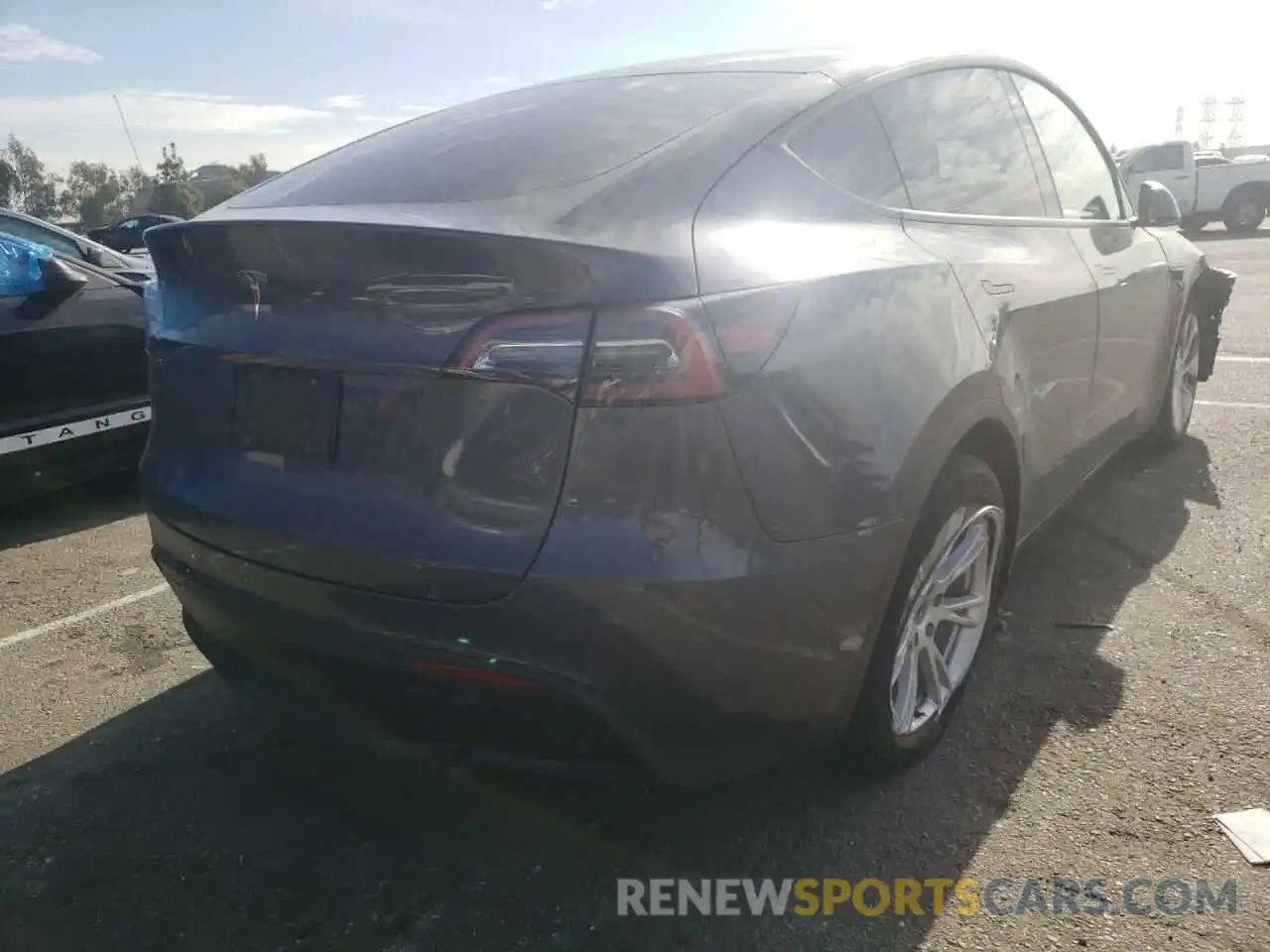 4 Photograph of a damaged car 5YJYGAED5MF181572 TESLA MODEL Y 2021