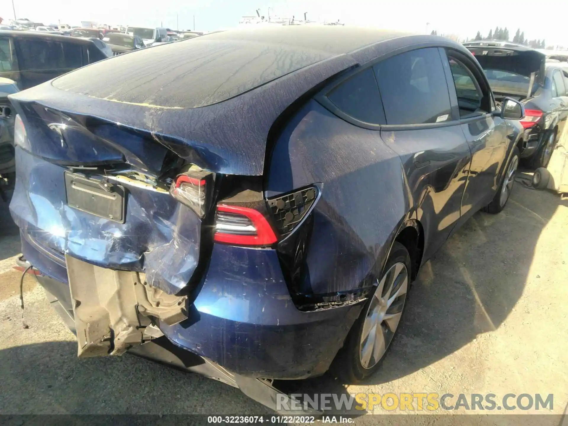 4 Photograph of a damaged car 5YJYGAED6MF136947 TESLA MODEL Y 2021