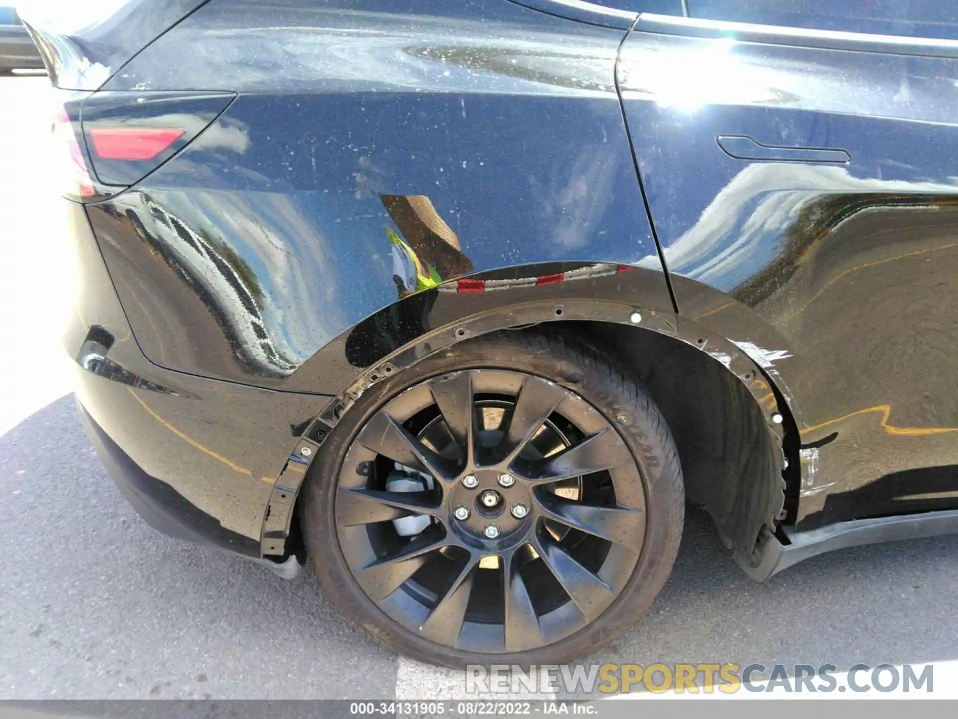 6 Photograph of a damaged car 5YJYGAED8MF173532 TESLA MODEL Y 2021