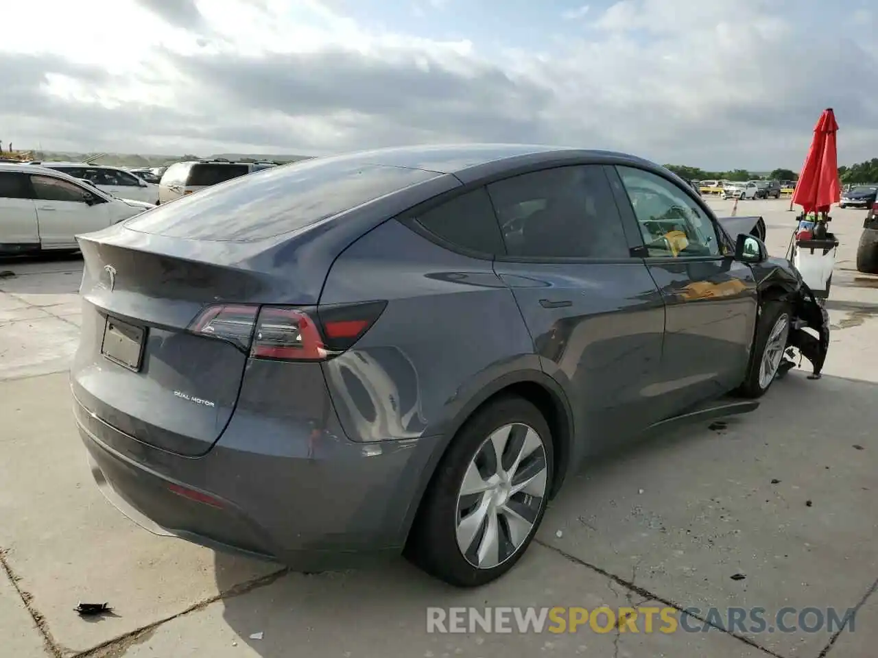 4 Photograph of a damaged car 5YJYGAEE0MF145376 TESLA MODEL Y 2021