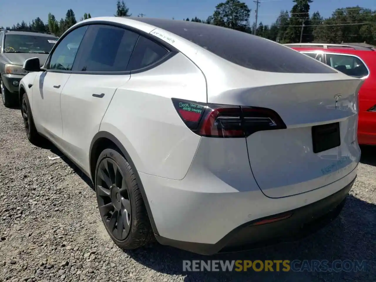 3 Photograph of a damaged car 5YJYGAEE0MF231433 TESLA MODEL Y 2021