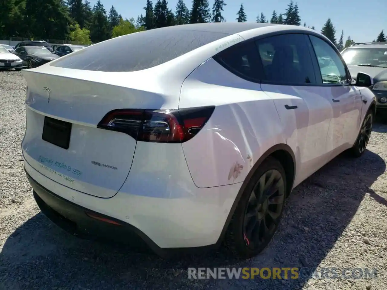 4 Photograph of a damaged car 5YJYGAEE0MF231433 TESLA MODEL Y 2021