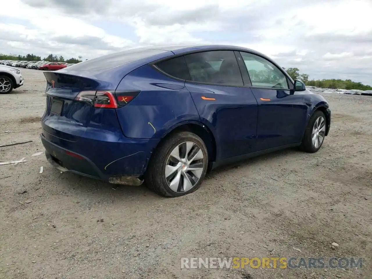 4 Photograph of a damaged car 5YJYGAEE1MF121426 TESLA MODEL Y 2021