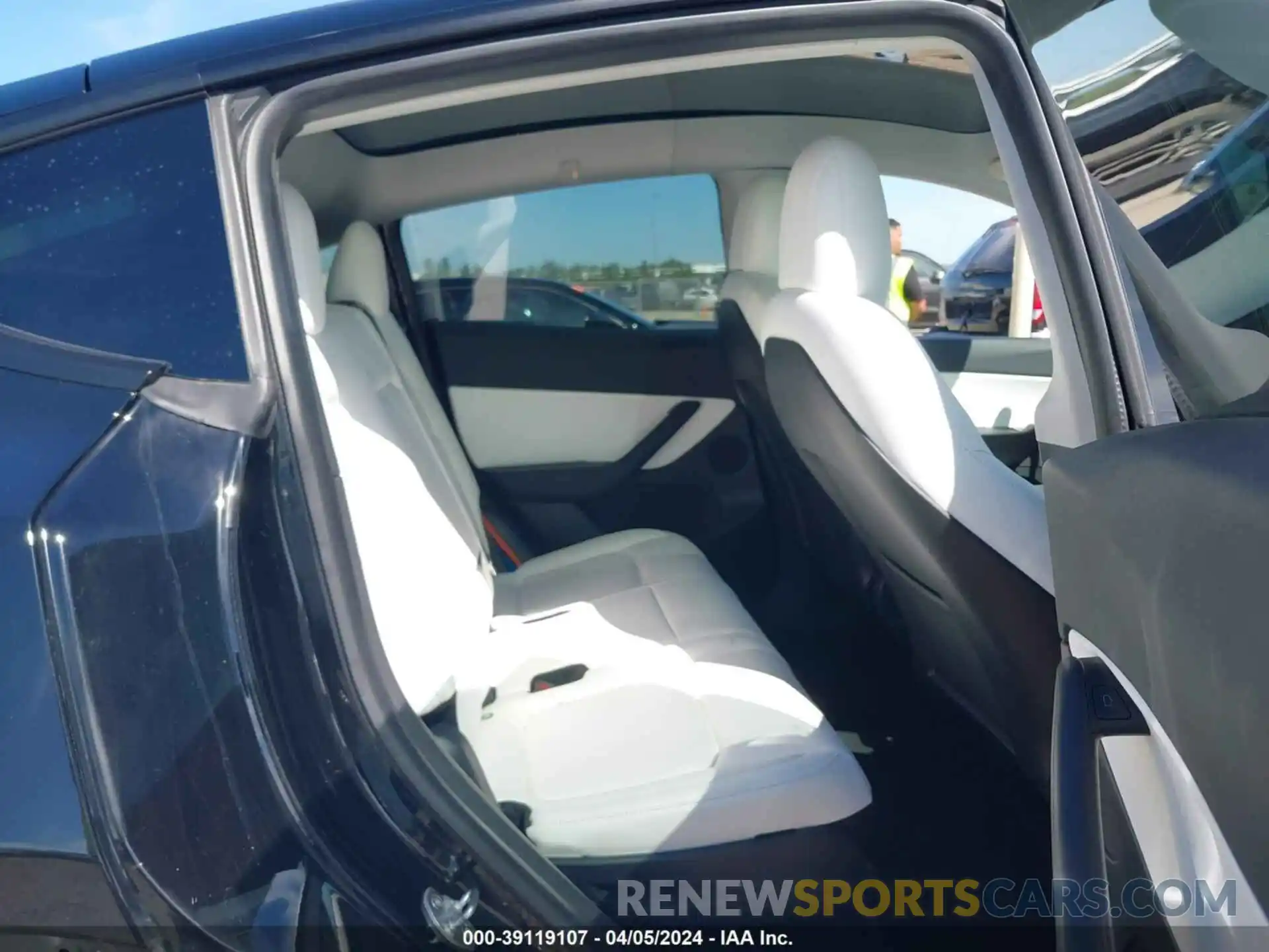 8 Photograph of a damaged car 5YJYGAEE1MF134600 TESLA MODEL Y 2021