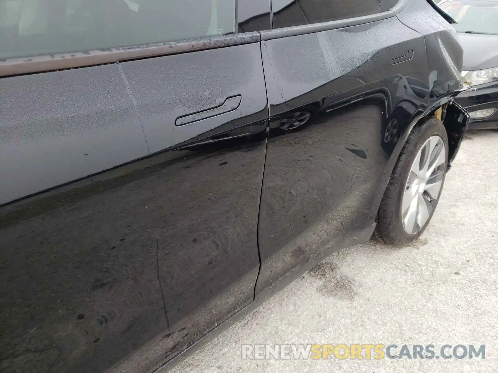 10 Photograph of a damaged car 5YJYGAEE1MF134905 TESLA MODEL Y 2021