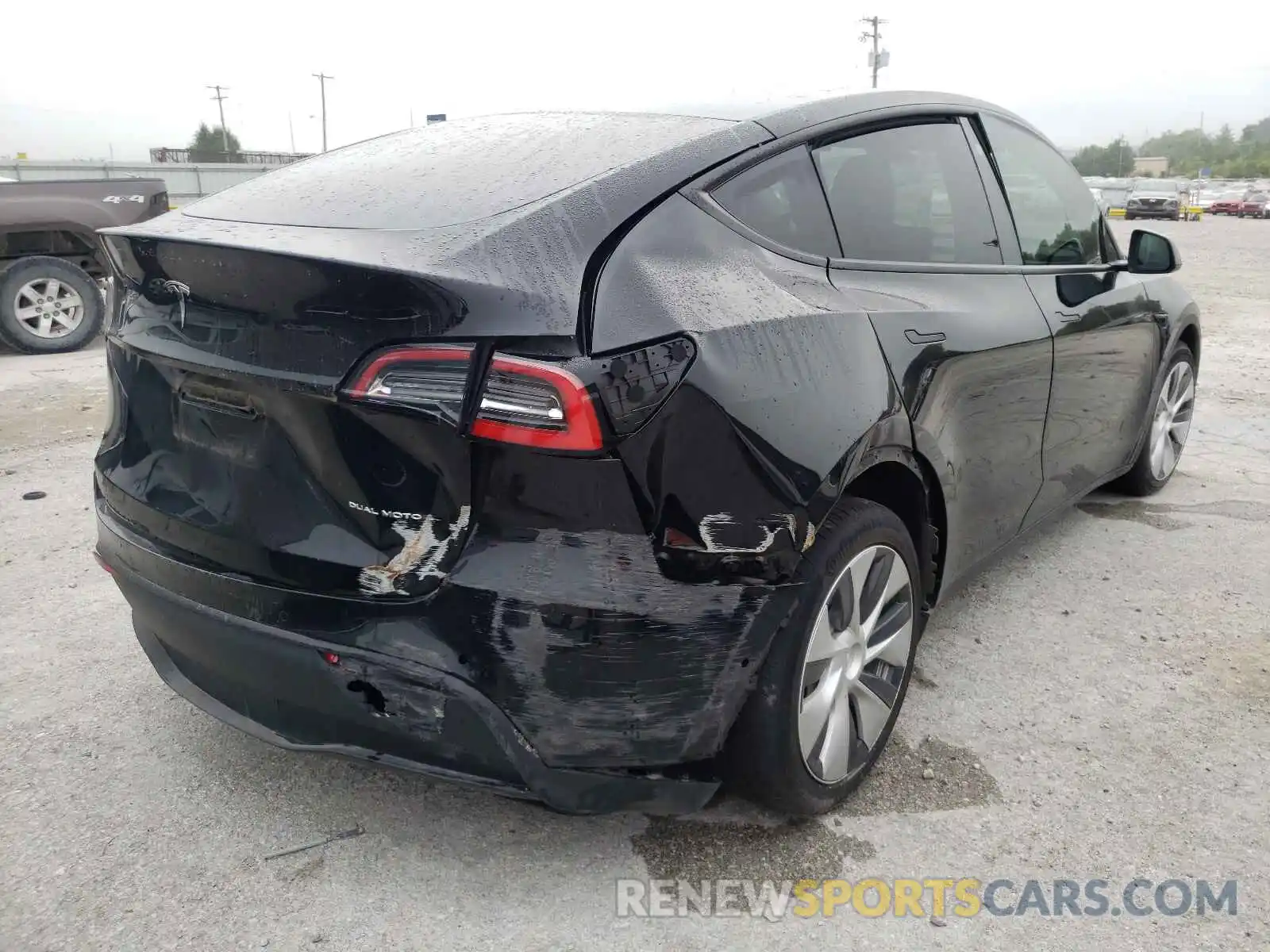 4 Photograph of a damaged car 5YJYGAEE1MF134905 TESLA MODEL Y 2021