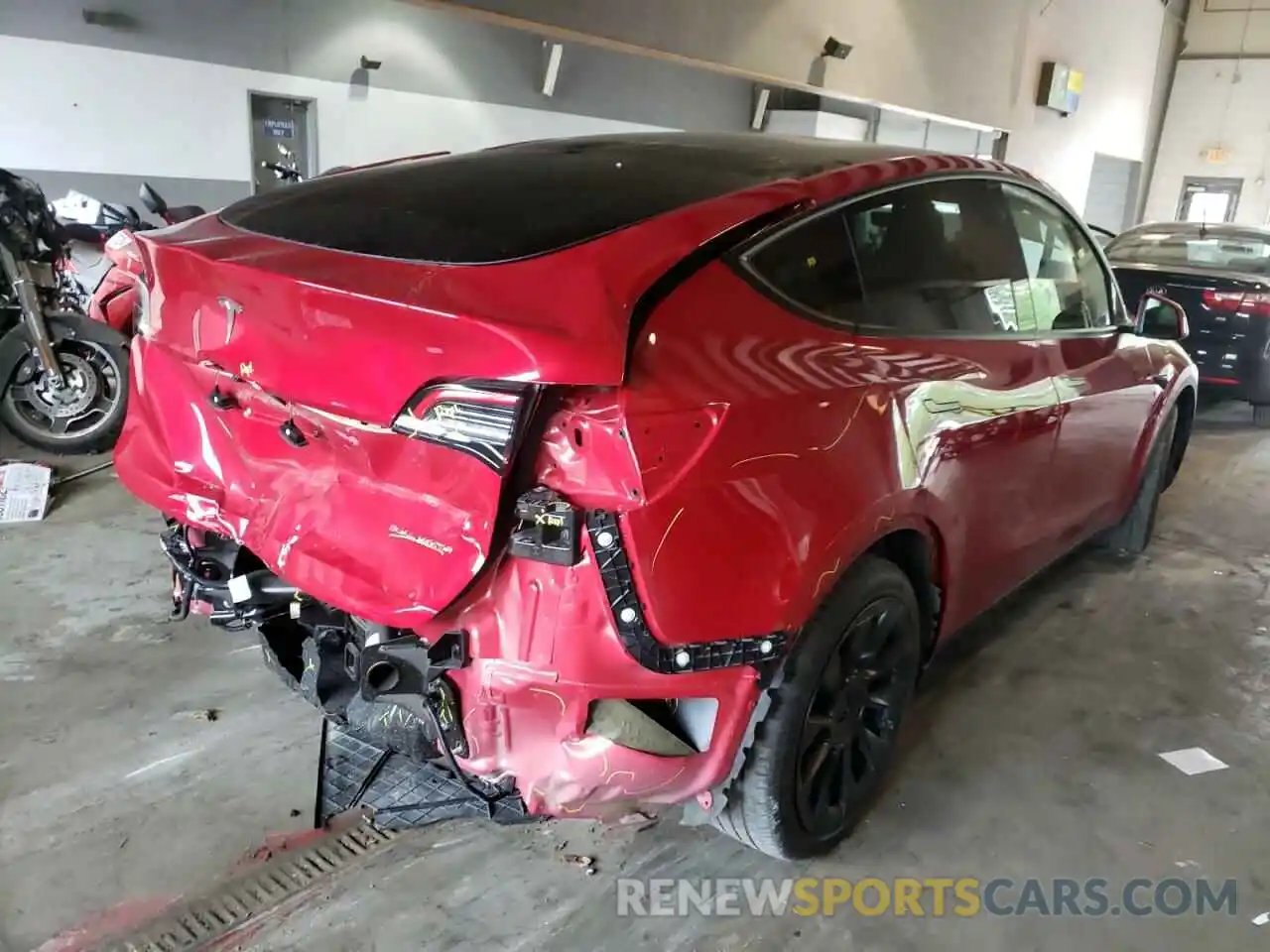 4 Photograph of a damaged car 5YJYGAEE1MF136850 TESLA MODEL Y 2021