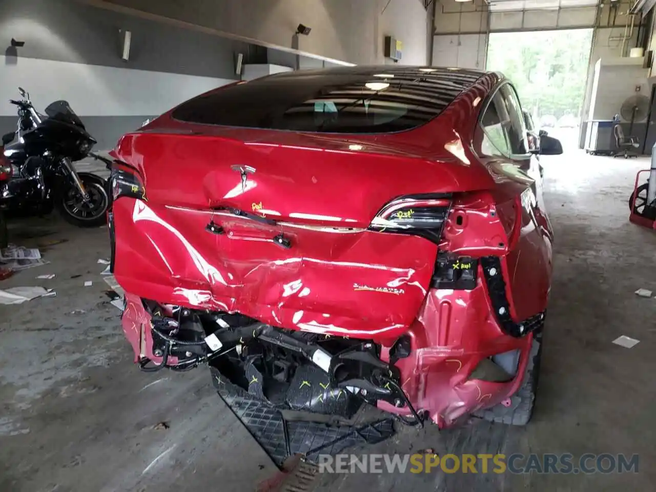 9 Photograph of a damaged car 5YJYGAEE1MF136850 TESLA MODEL Y 2021