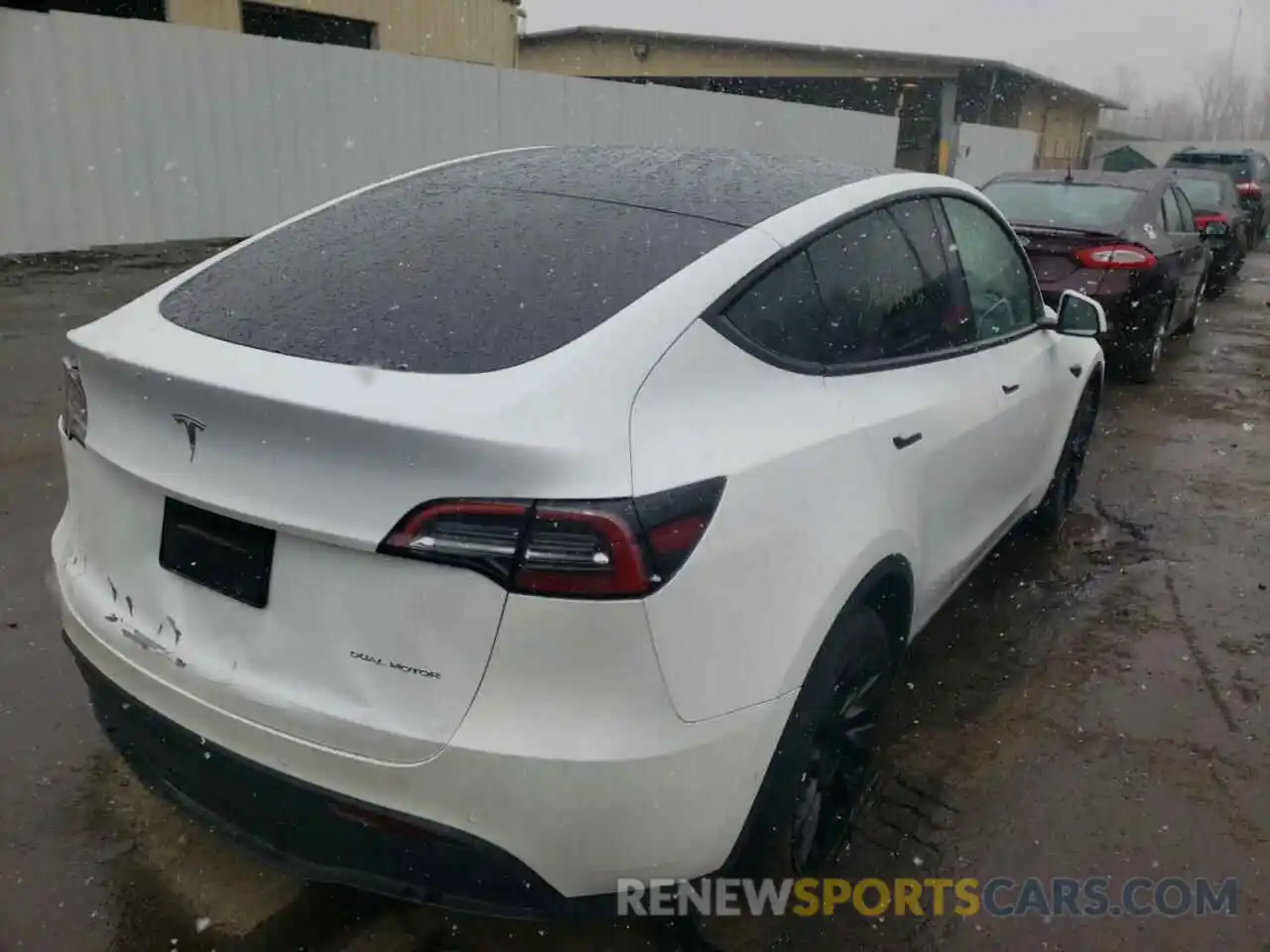 4 Photograph of a damaged car 5YJYGAEE1MF148352 TESLA MODEL Y 2021