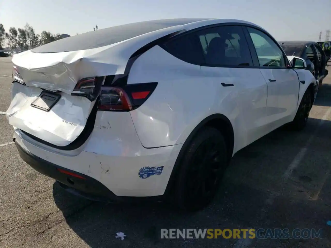 4 Photograph of a damaged car 5YJYGAEE1MF180346 TESLA MODEL Y 2021