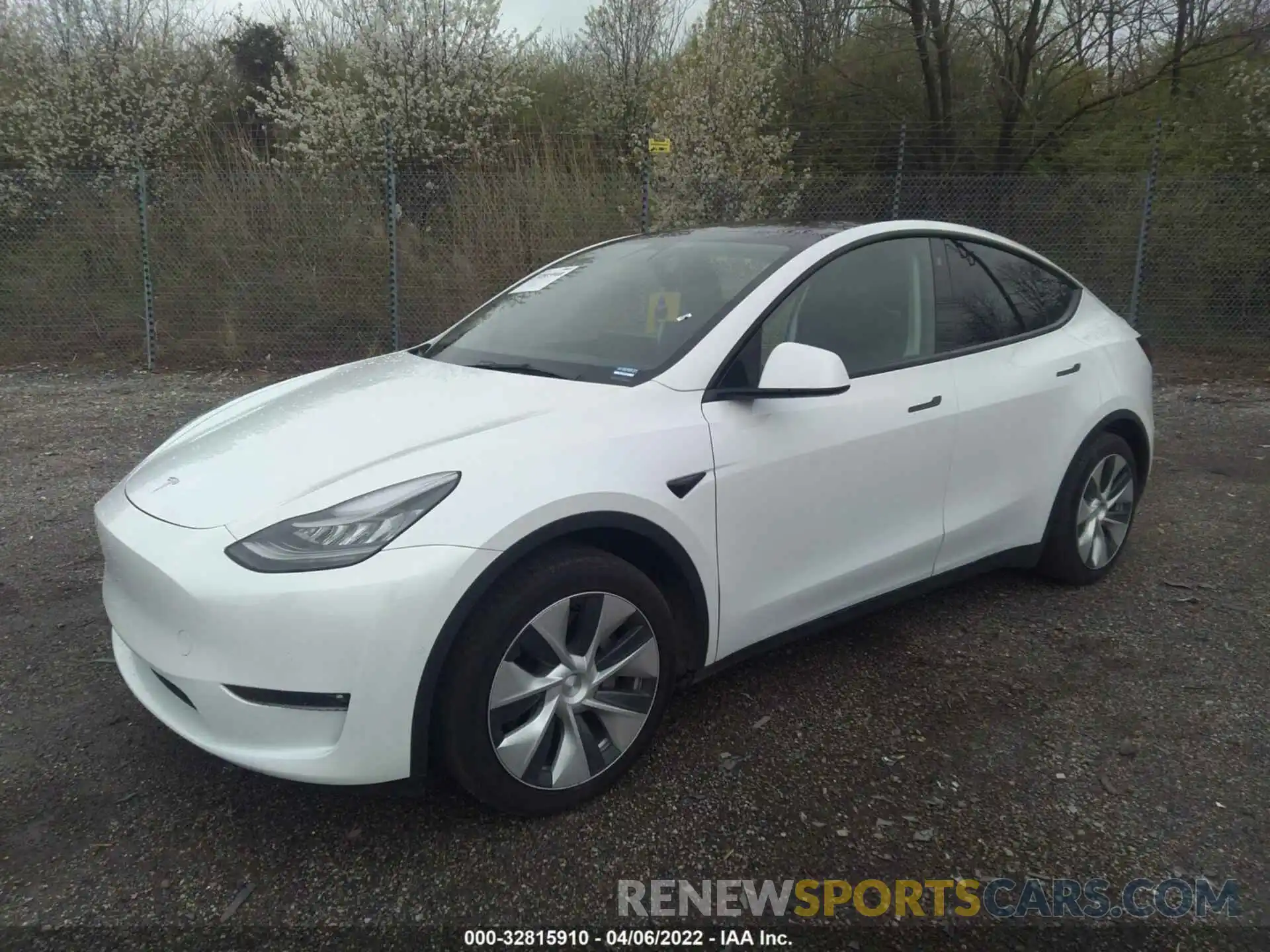 2 Photograph of a damaged car 5YJYGAEE1MF180539 TESLA MODEL Y 2021