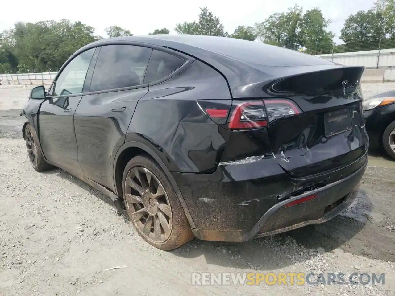 3 Photograph of a damaged car 5YJYGAEE1MF194084 TESLA MODEL Y 2021