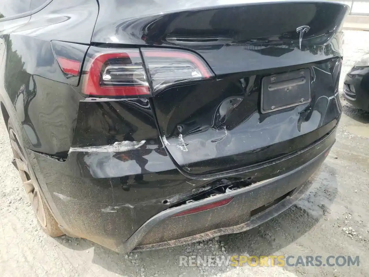 9 Photograph of a damaged car 5YJYGAEE1MF194084 TESLA MODEL Y 2021