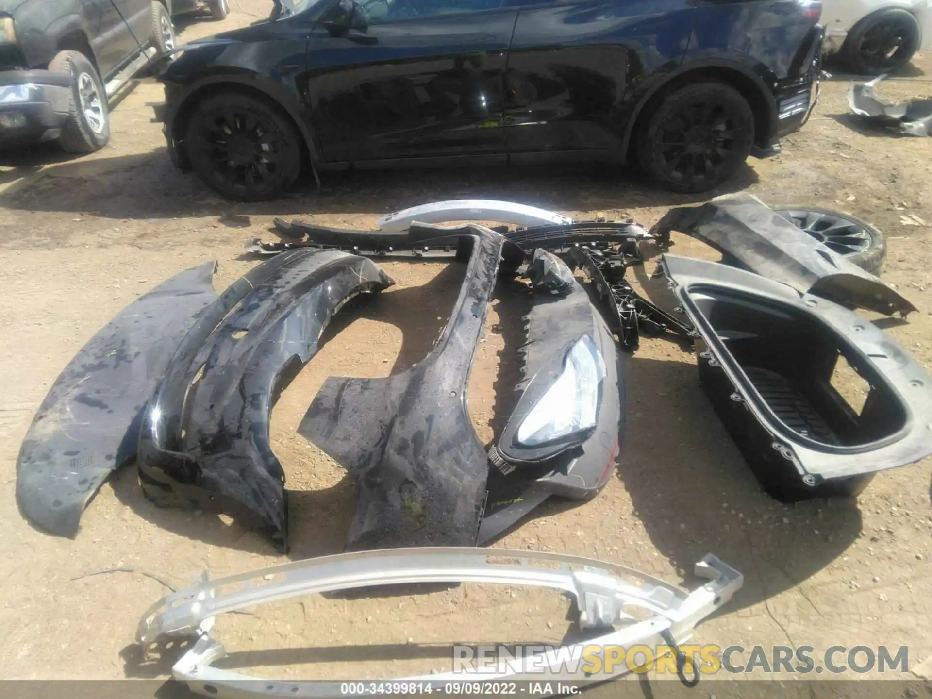 12 Photograph of a damaged car 5YJYGAEE1MF208338 TESLA MODEL Y 2021