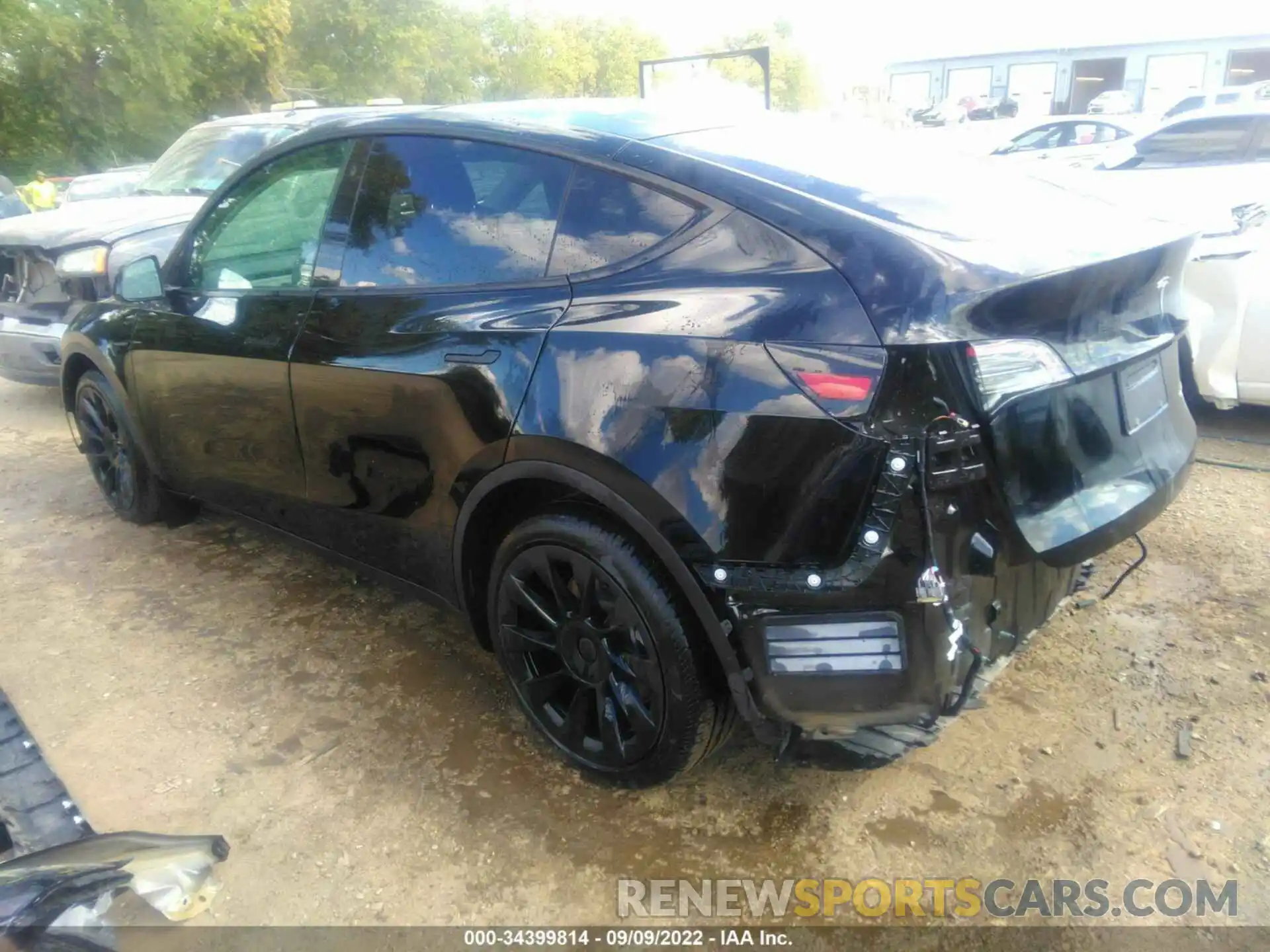 3 Photograph of a damaged car 5YJYGAEE1MF208338 TESLA MODEL Y 2021