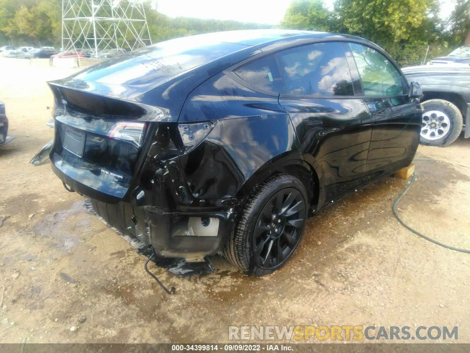 4 Photograph of a damaged car 5YJYGAEE1MF208338 TESLA MODEL Y 2021