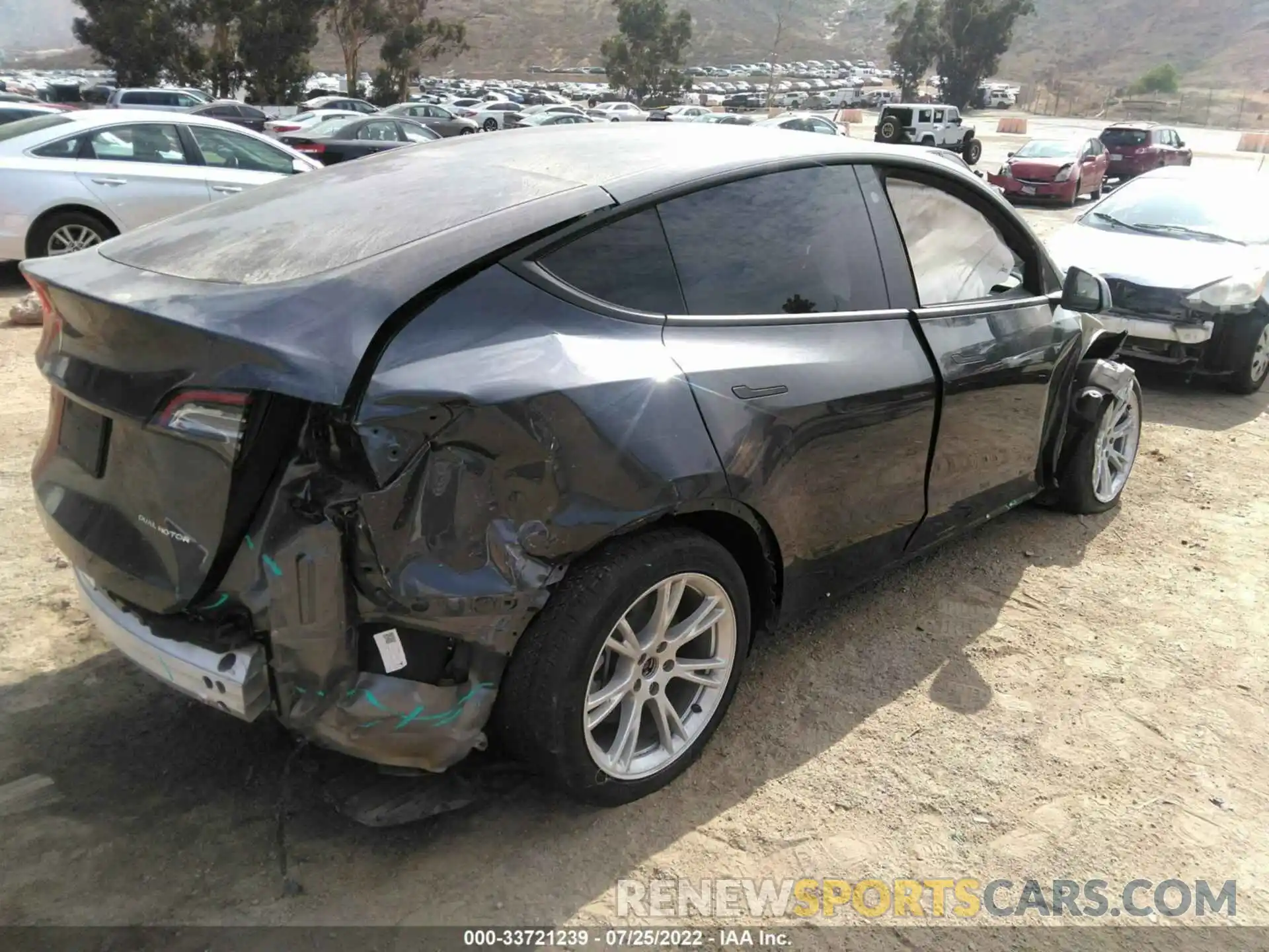 4 Photograph of a damaged car 5YJYGAEE1MF231764 TESLA MODEL Y 2021