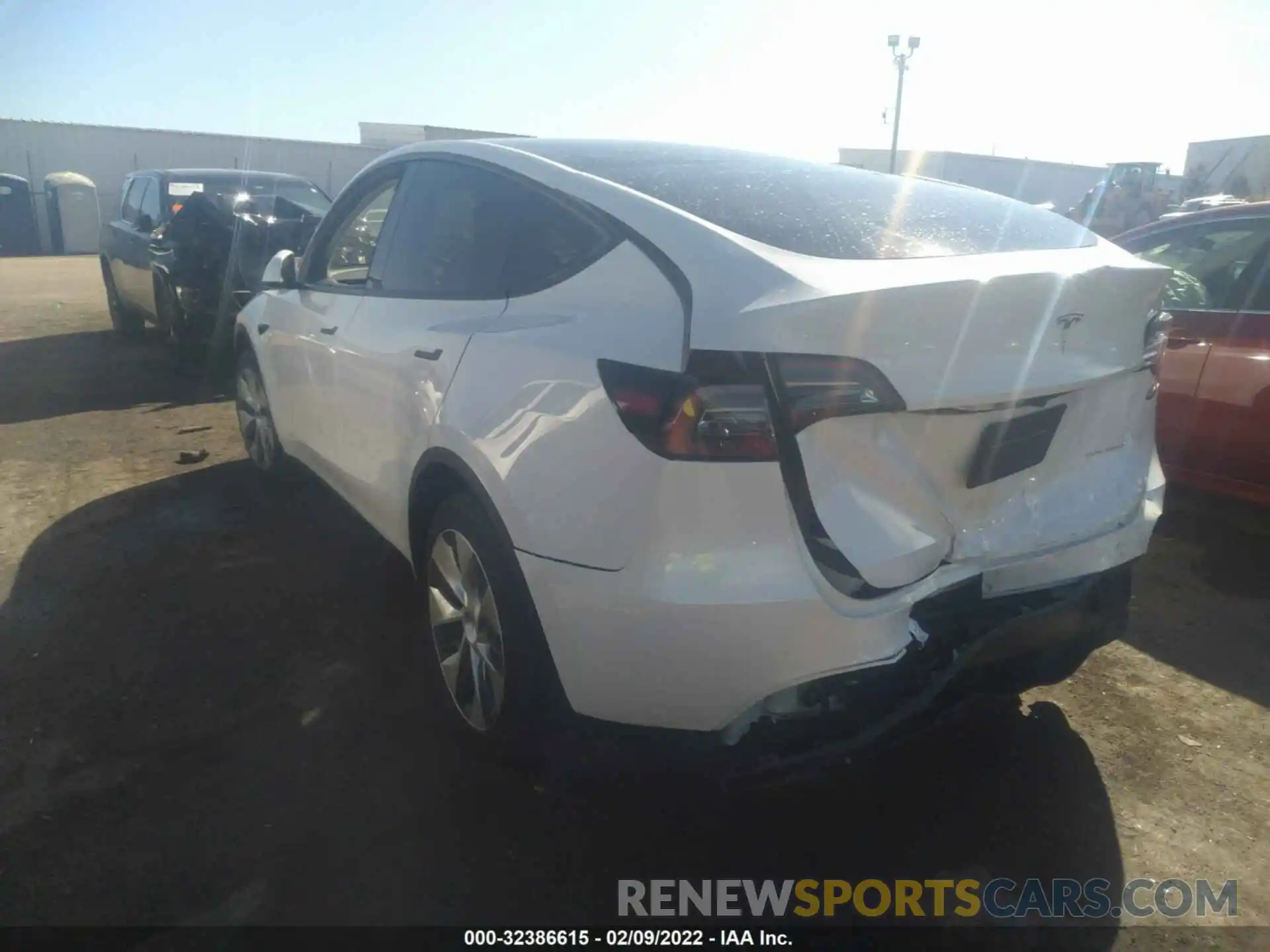 3 Photograph of a damaged car 5YJYGAEE1MF256440 TESLA MODEL Y 2021