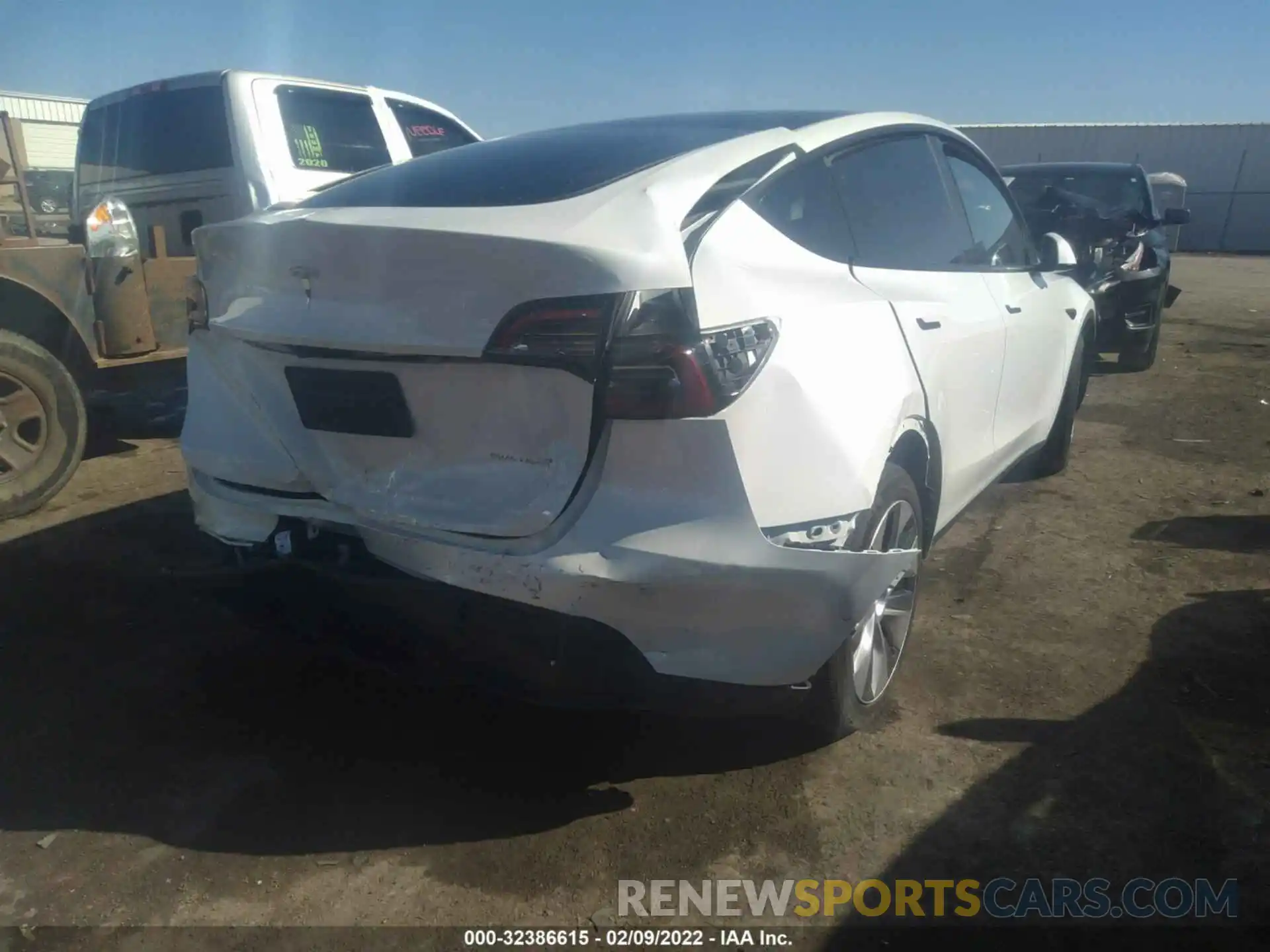 4 Photograph of a damaged car 5YJYGAEE1MF256440 TESLA MODEL Y 2021