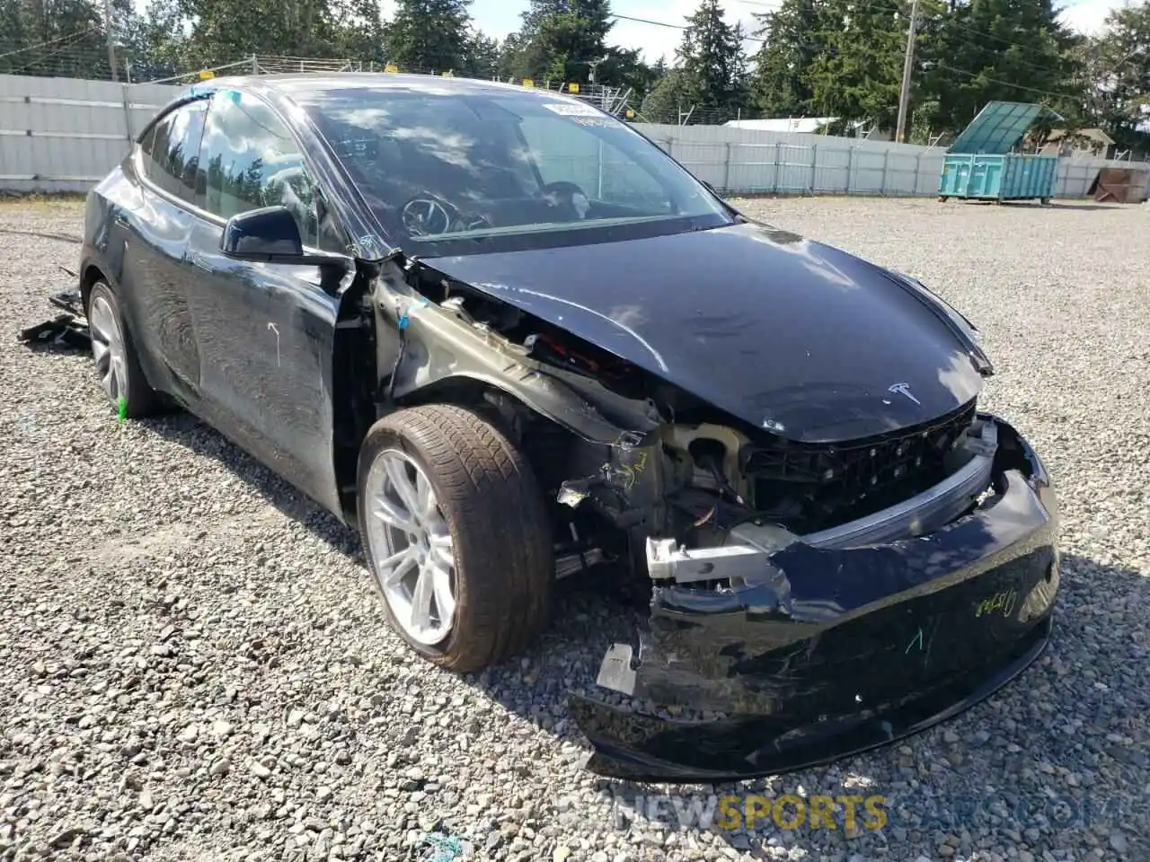 1 Photograph of a damaged car 5YJYGAEE1MF304597 TESLA MODEL Y 2021