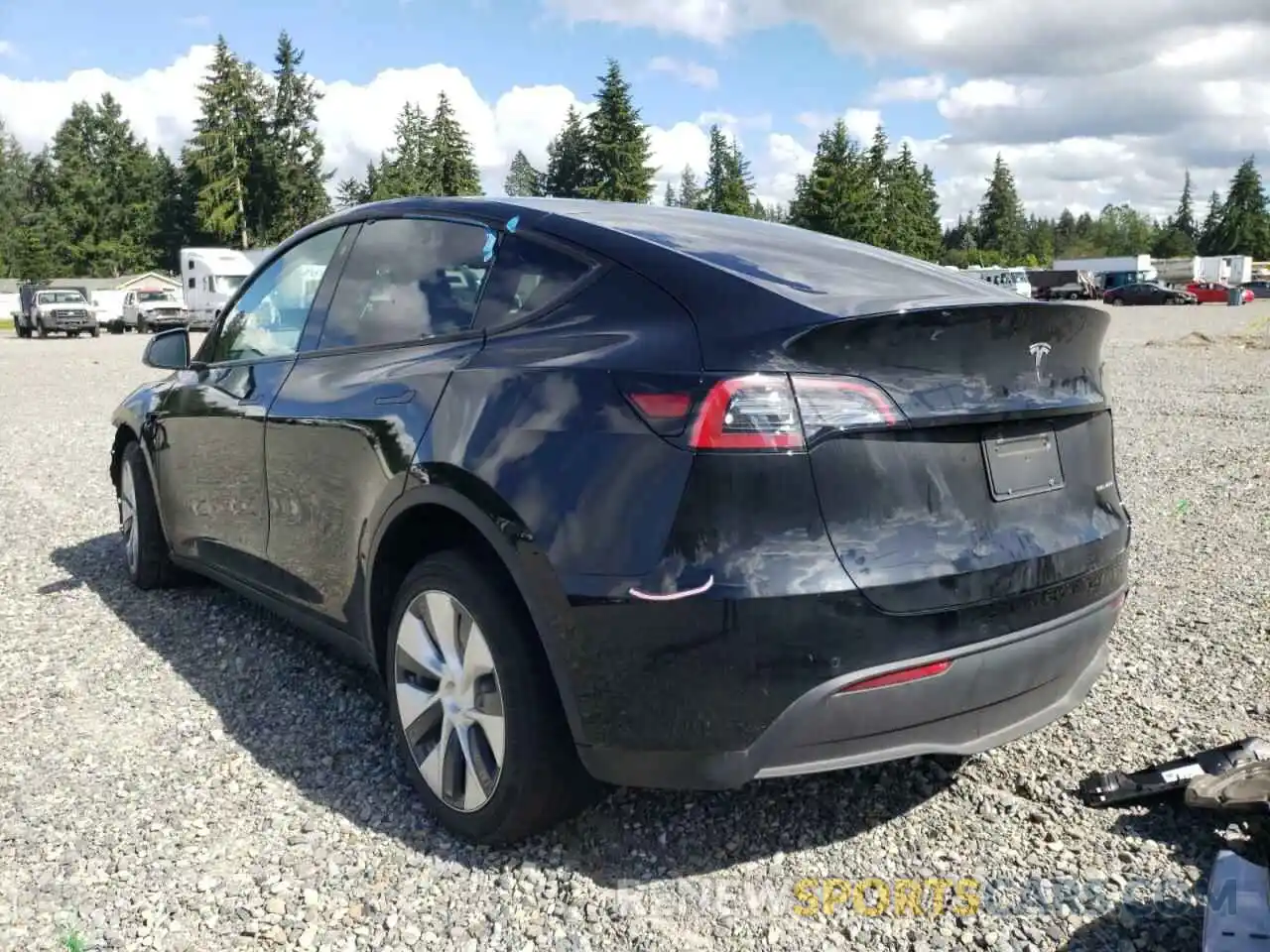 3 Photograph of a damaged car 5YJYGAEE1MF304597 TESLA MODEL Y 2021