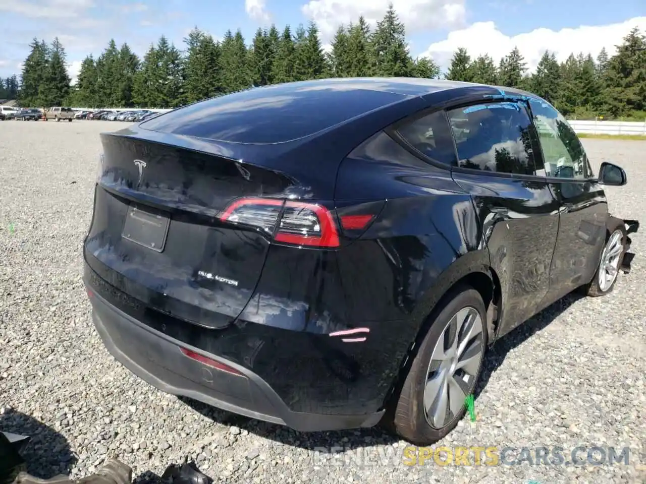 4 Photograph of a damaged car 5YJYGAEE1MF304597 TESLA MODEL Y 2021