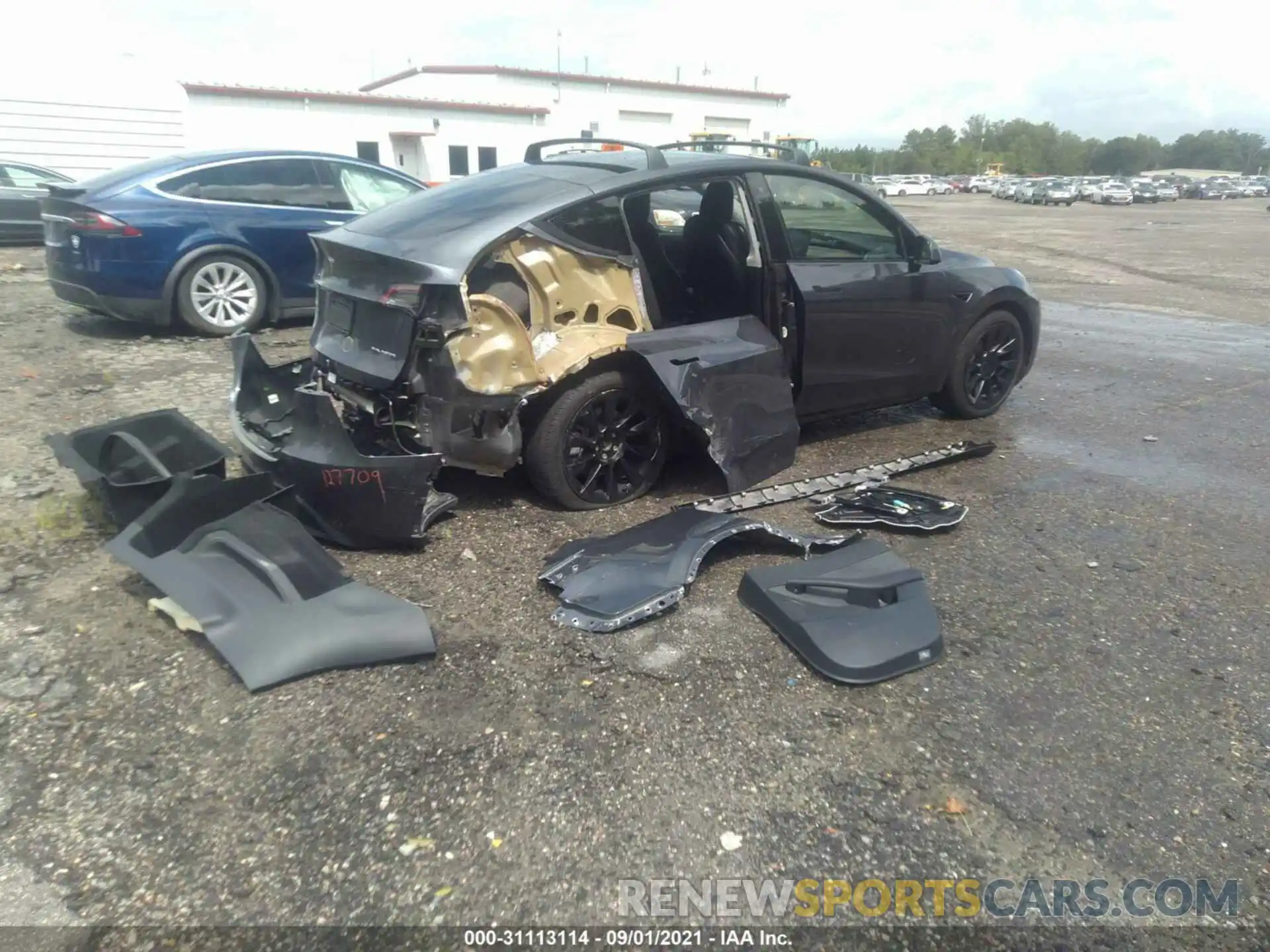 4 Photograph of a damaged car 5YJYGAEE2MF137778 TESLA MODEL Y 2021