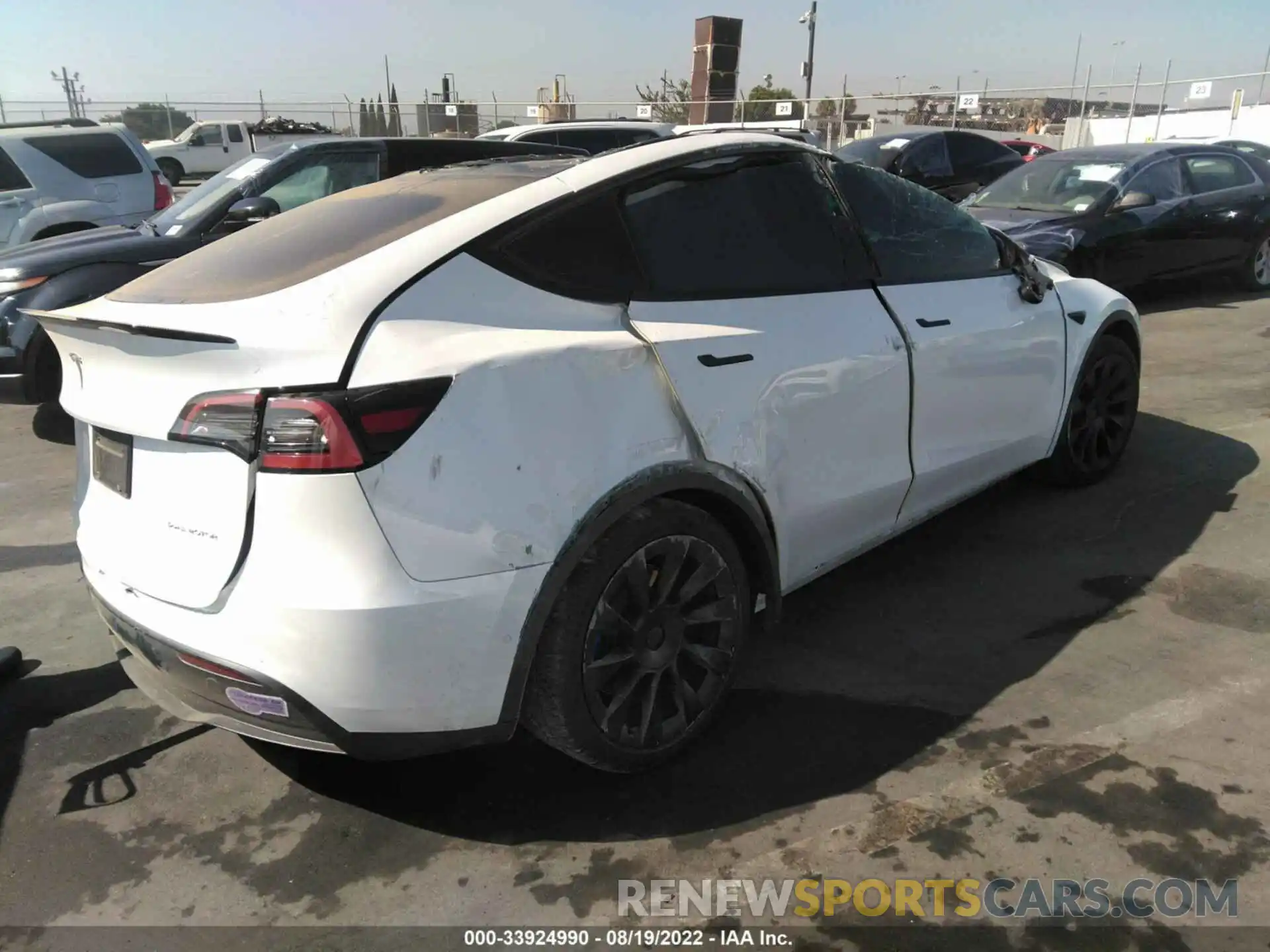 4 Photograph of a damaged car 5YJYGAEE2MF158159 TESLA MODEL Y 2021