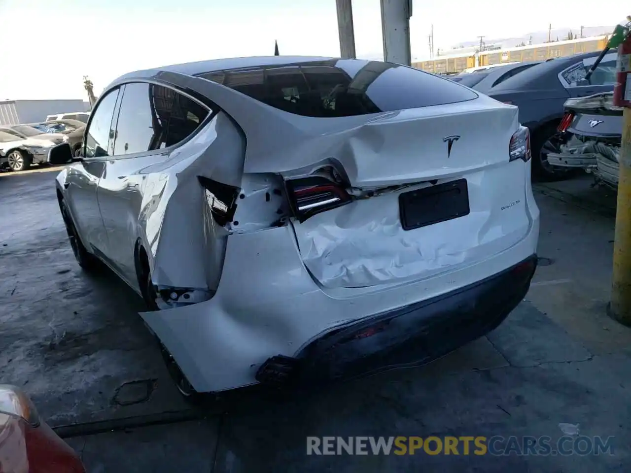 3 Photograph of a damaged car 5YJYGAEE2MF179948 TESLA MODEL Y 2021