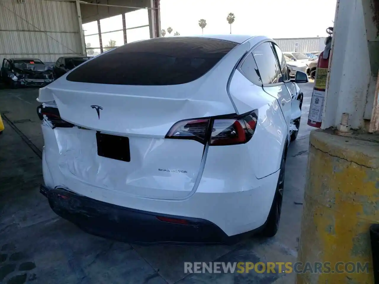 4 Photograph of a damaged car 5YJYGAEE2MF179948 TESLA MODEL Y 2021