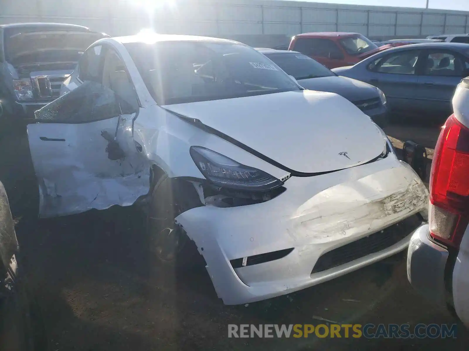 1 Photograph of a damaged car 5YJYGAEE2MF189797 TESLA MODEL Y 2021