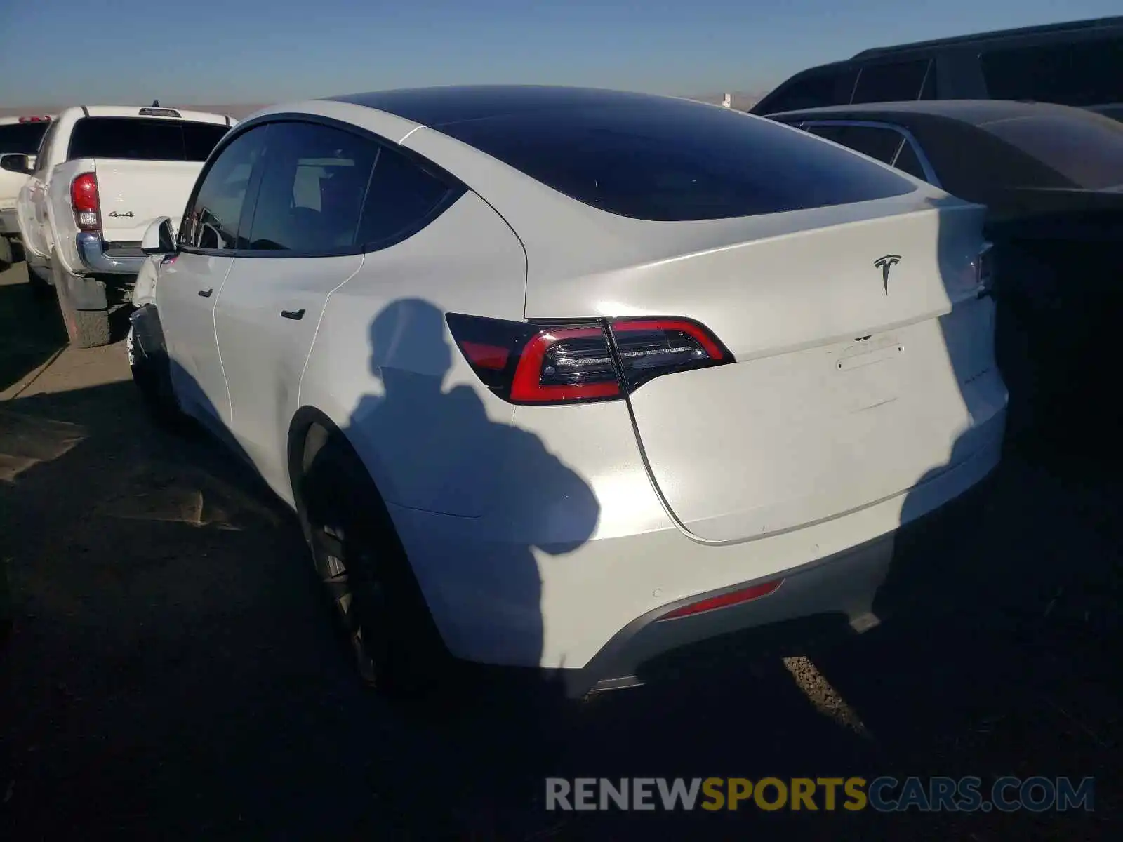 3 Photograph of a damaged car 5YJYGAEE2MF189797 TESLA MODEL Y 2021