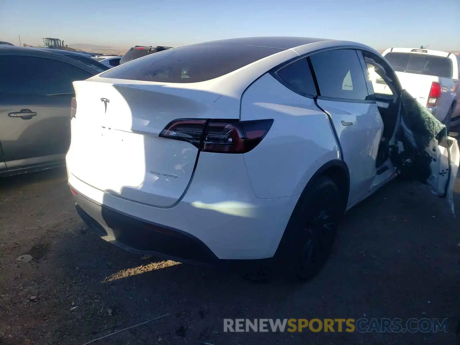 4 Photograph of a damaged car 5YJYGAEE2MF189797 TESLA MODEL Y 2021