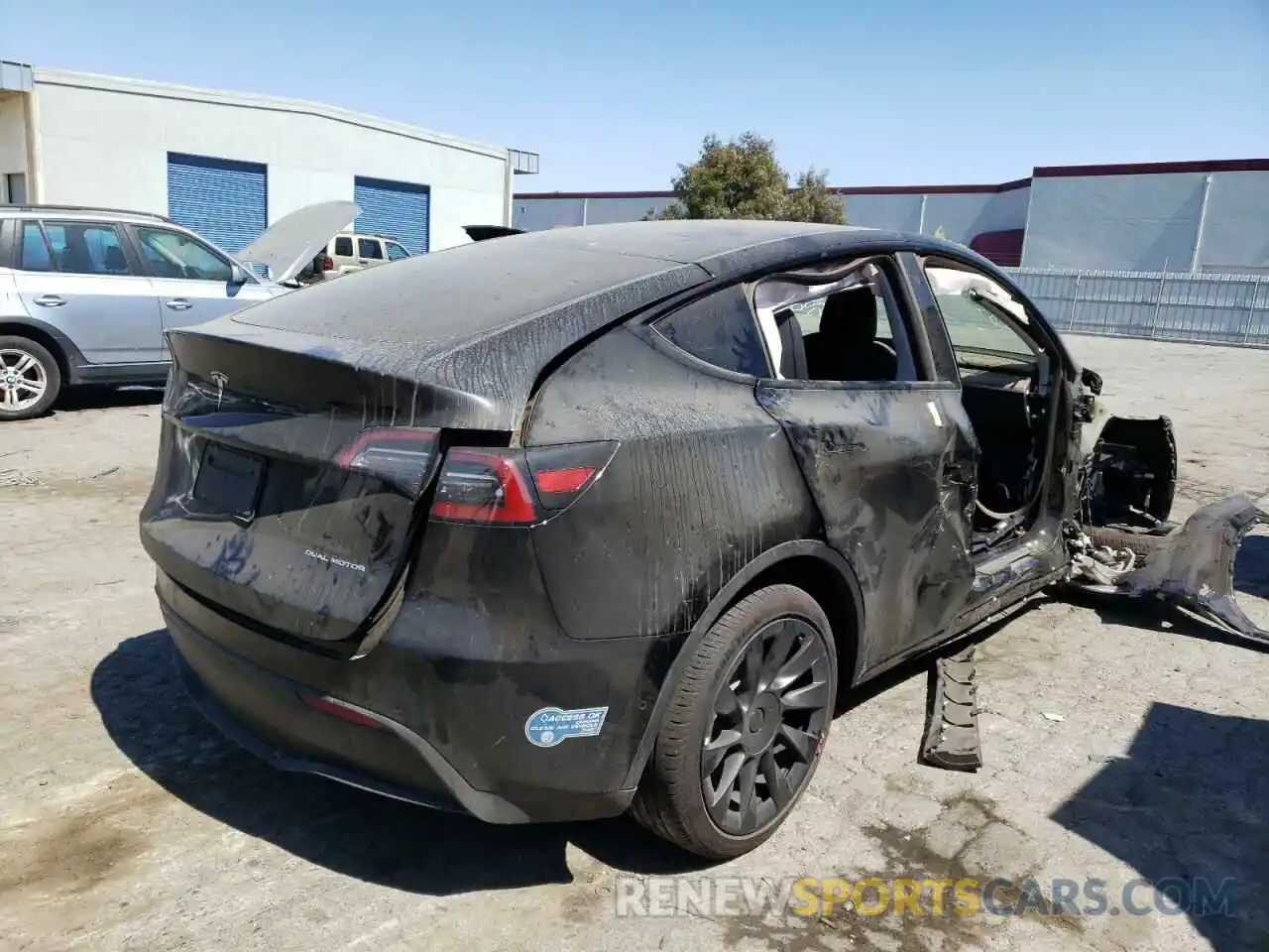 4 Photograph of a damaged car 5YJYGAEE2MF191131 TESLA MODEL Y 2021