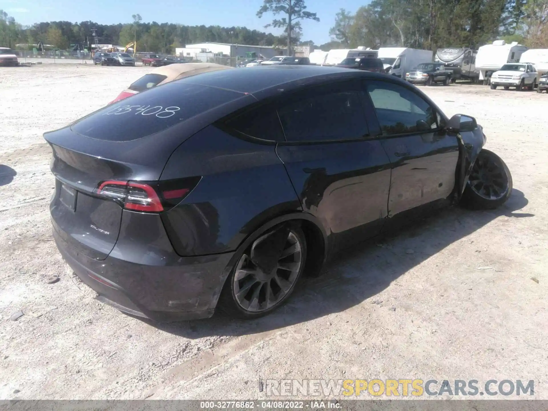 4 Photograph of a damaged car 5YJYGAEE2MF203309 TESLA MODEL Y 2021