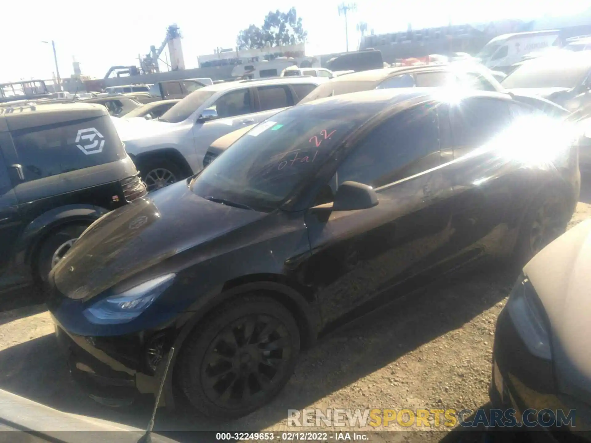 2 Photograph of a damaged car 5YJYGAEE2MF203391 TESLA MODEL Y 2021