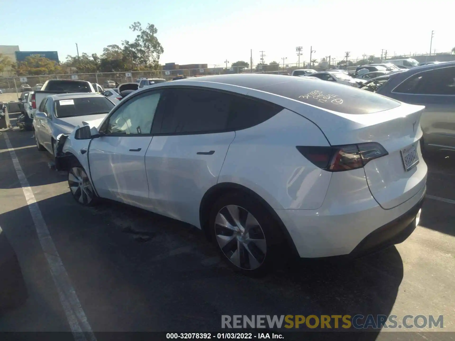 3 Photograph of a damaged car 5YJYGAEE2MF217081 TESLA MODEL Y 2021