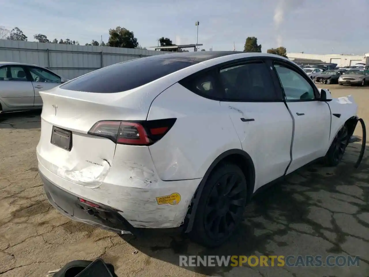 3 Photograph of a damaged car 5YJYGAEE2MF283761 TESLA MODEL Y 2021