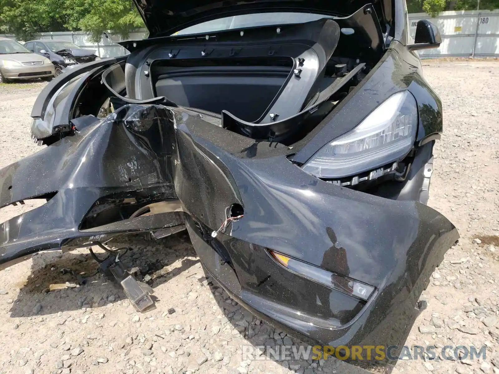 10 Photograph of a damaged car 5YJYGAEE3MF143671 TESLA MODEL Y 2021