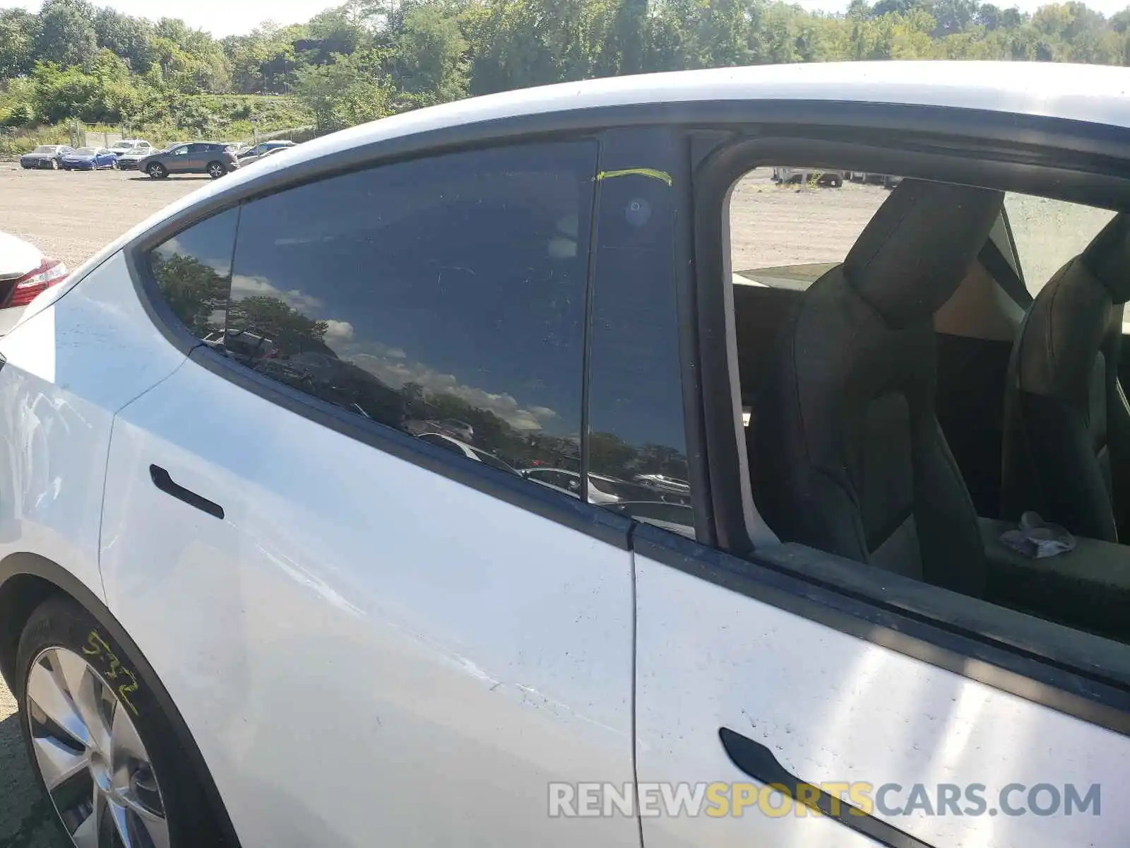 9 Photograph of a damaged car 5YJYGAEE3MF145923 TESLA MODEL Y 2021