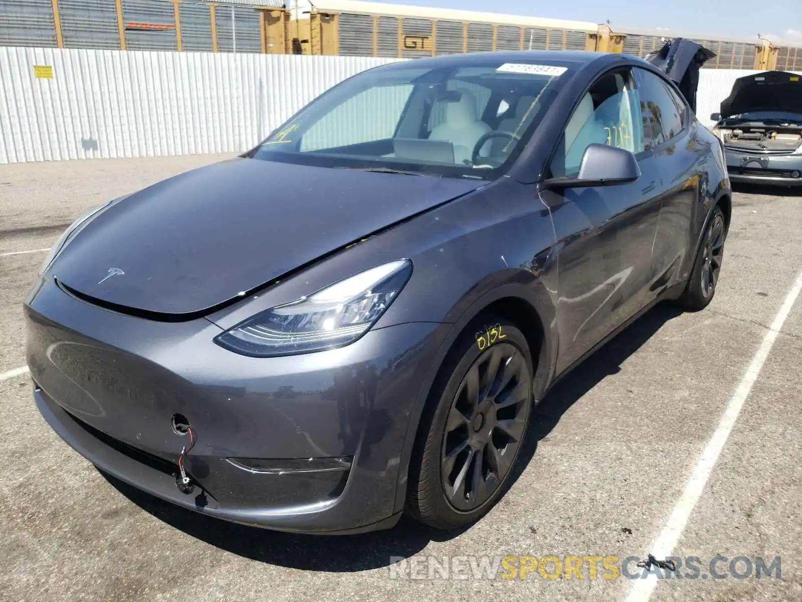 2 Фотография поврежденного автомобиля 5YJYGAEE3MF153939 TESLA MODEL Y 2021