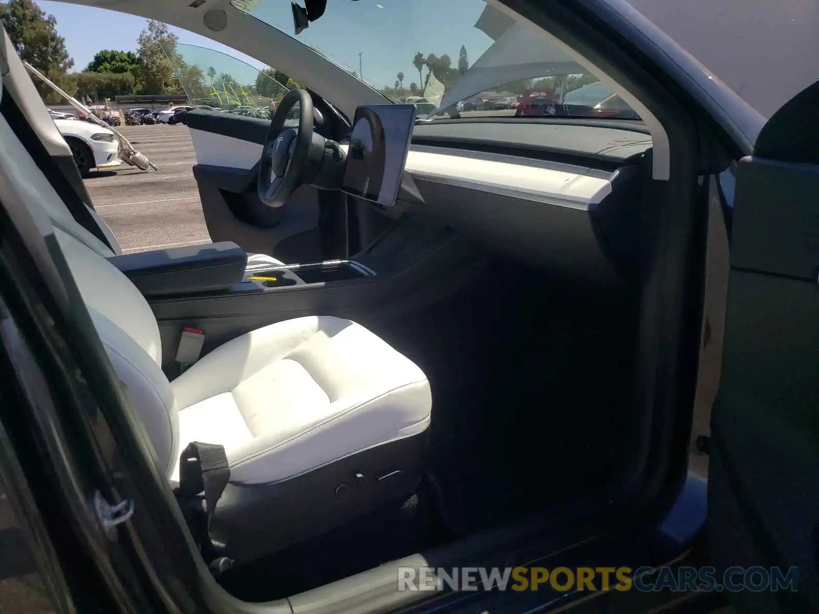 5 Photograph of a damaged car 5YJYGAEE3MF153939 TESLA MODEL Y 2021